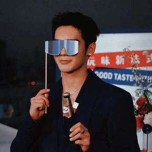 我的大乳被民工们揉搓玩弄漫画
